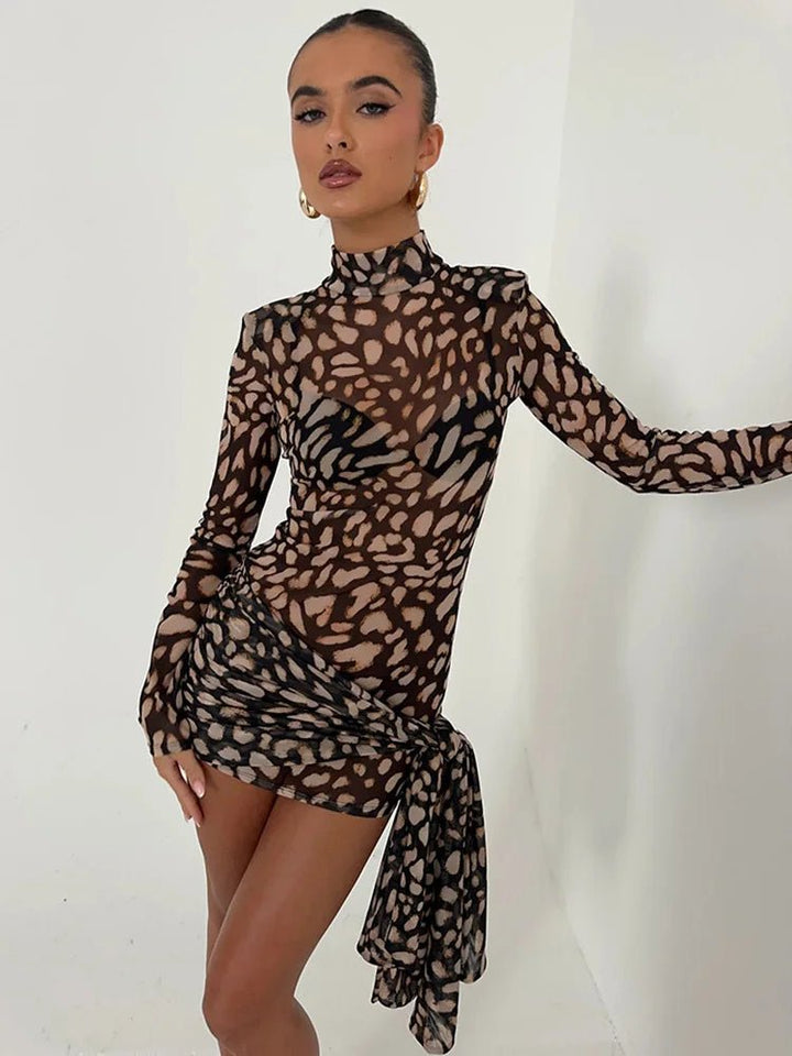 Animal-Print-Kleid mit hohem Kragen und Drapierung