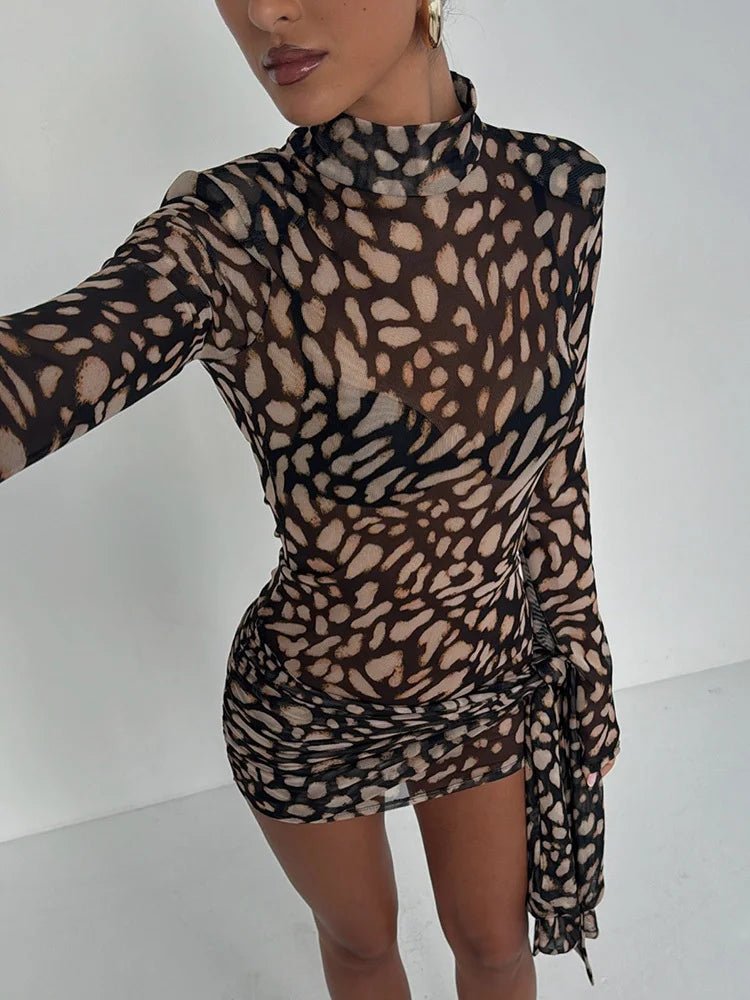 Animal-Print-Kleid mit hohem Kragen und Drapierung