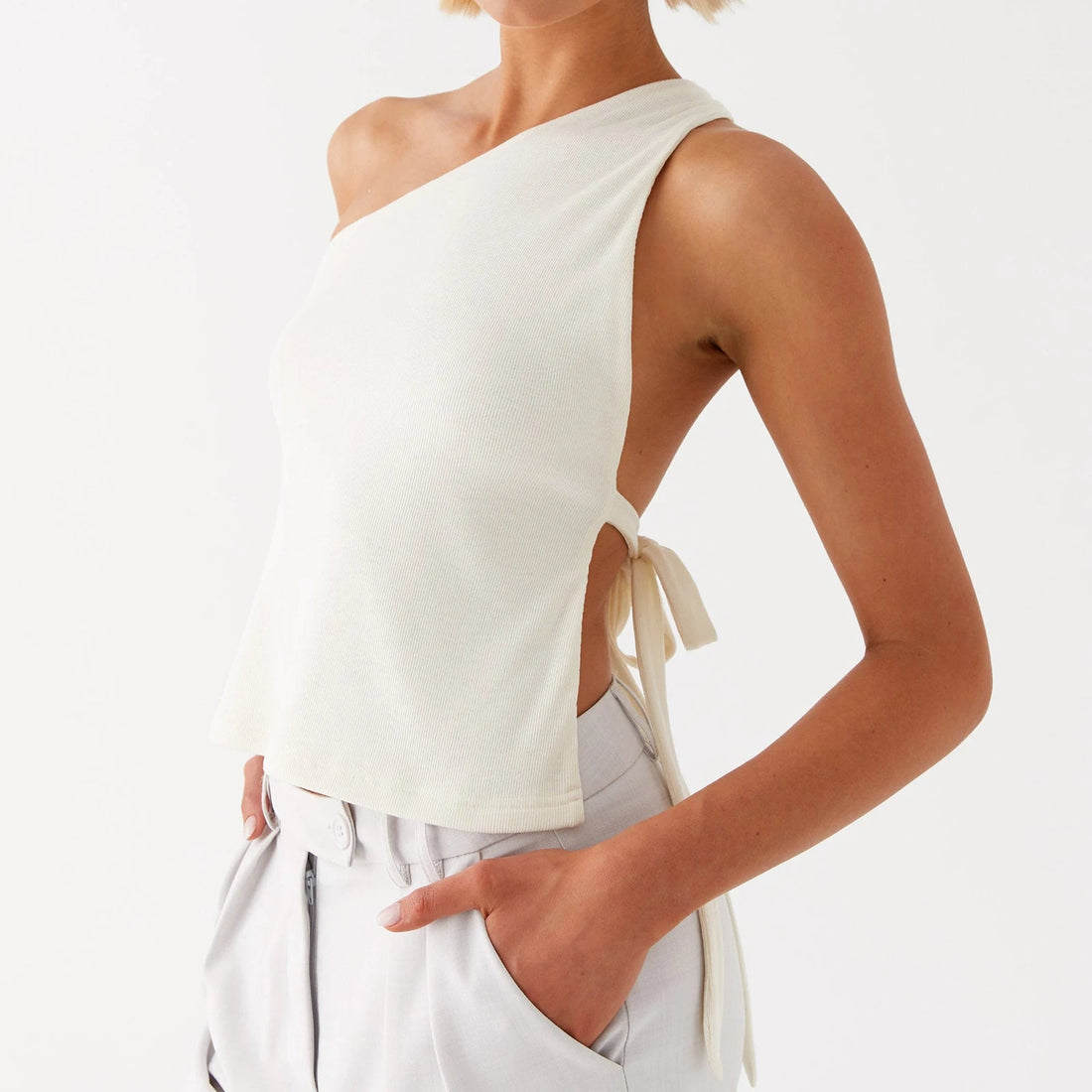 Asymmetrisches One-Shoulder Tanktop mit Schleifendetail