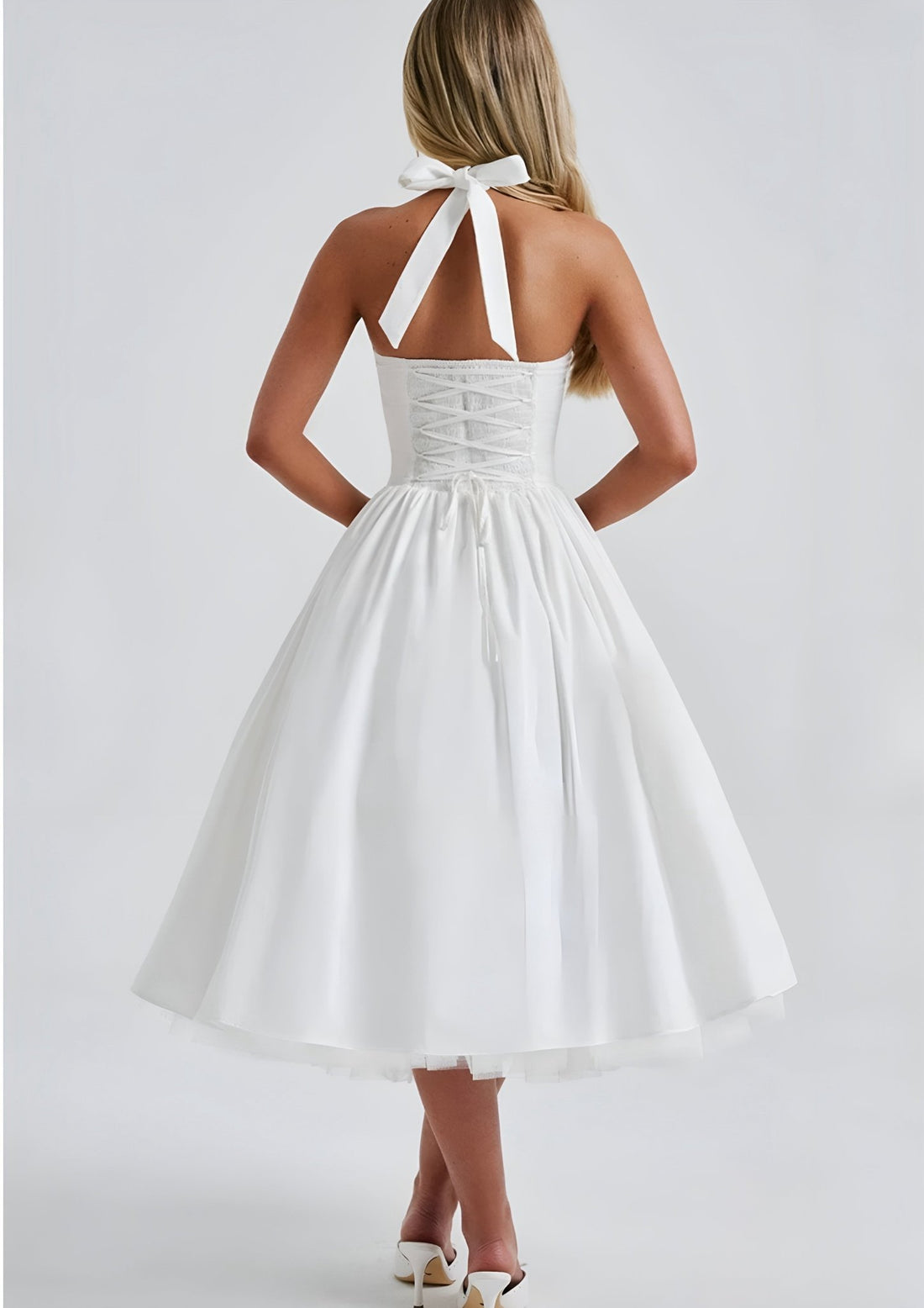 Elegantes weißes Midikleid mit Halterneck