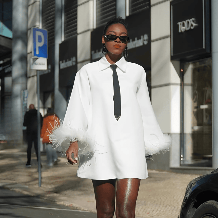 Feather Chic Hemdkleid – White Edition