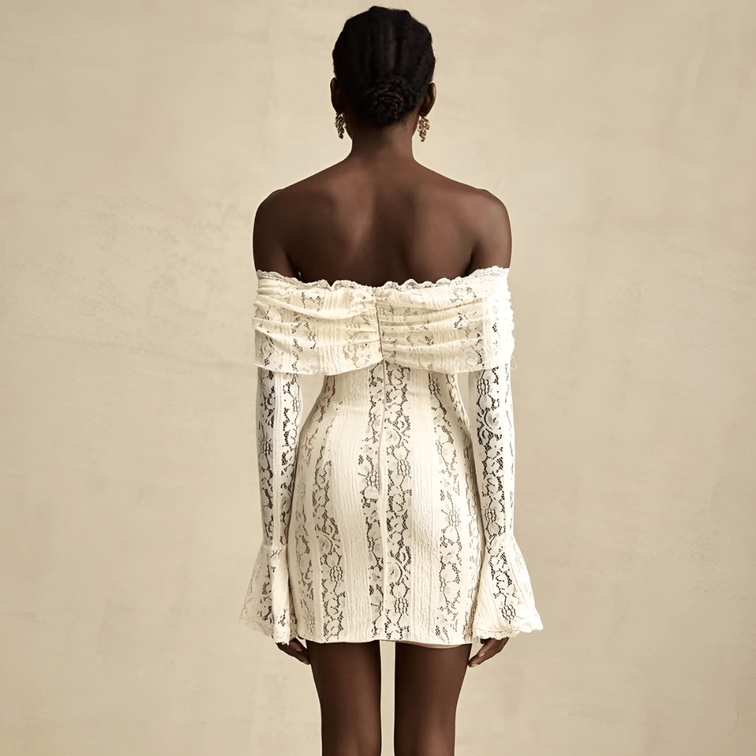 Schulterfreies Spitzenkleid