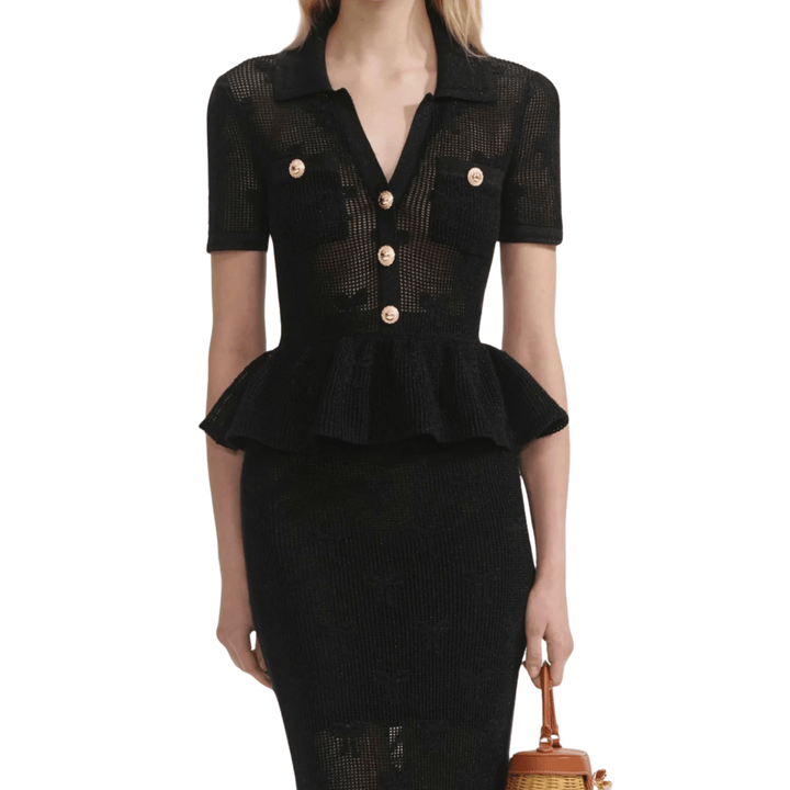 Schwarzes Strickkleid mit Knöpfen – Midikleid mit Volant & V-Ausschnitt