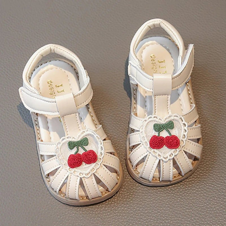 Sommersandalen mit Kirschen Motiv für kleine Kinder