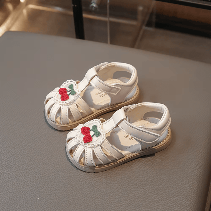 Sommersandalen mit Kirschen Motiv für kleine Kinder