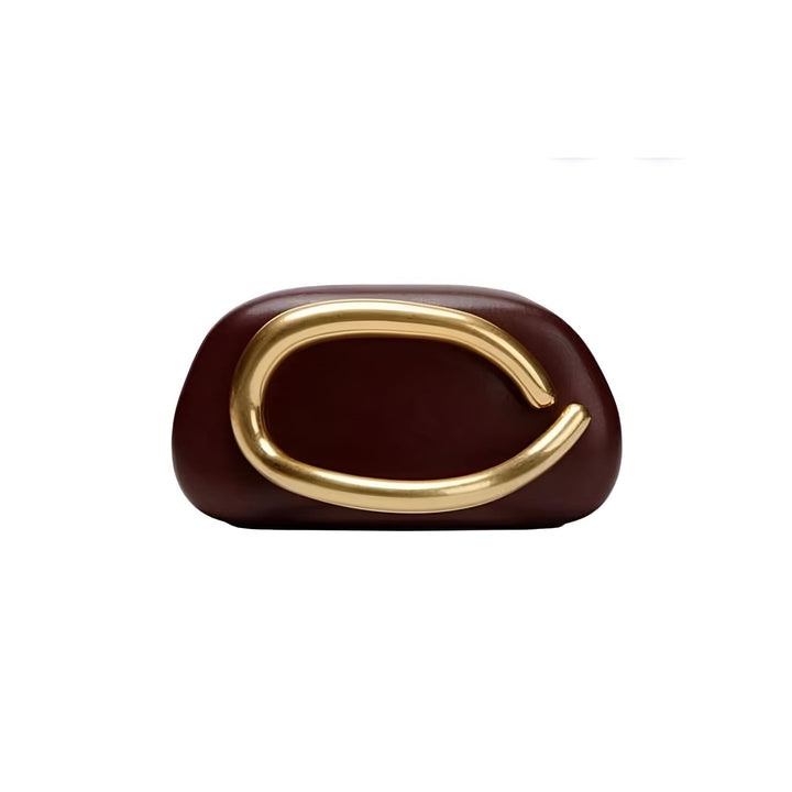 Statement-Clutch mit goldener Griffform